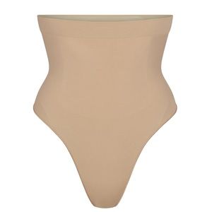 SKIMS SEAMLESS SCULPT HIGH WAIST THONG IN CLAY SIZE SMALL MEDIUM